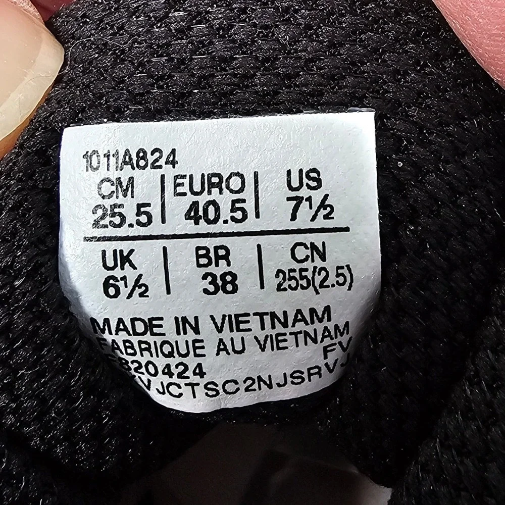 Asics pre owned